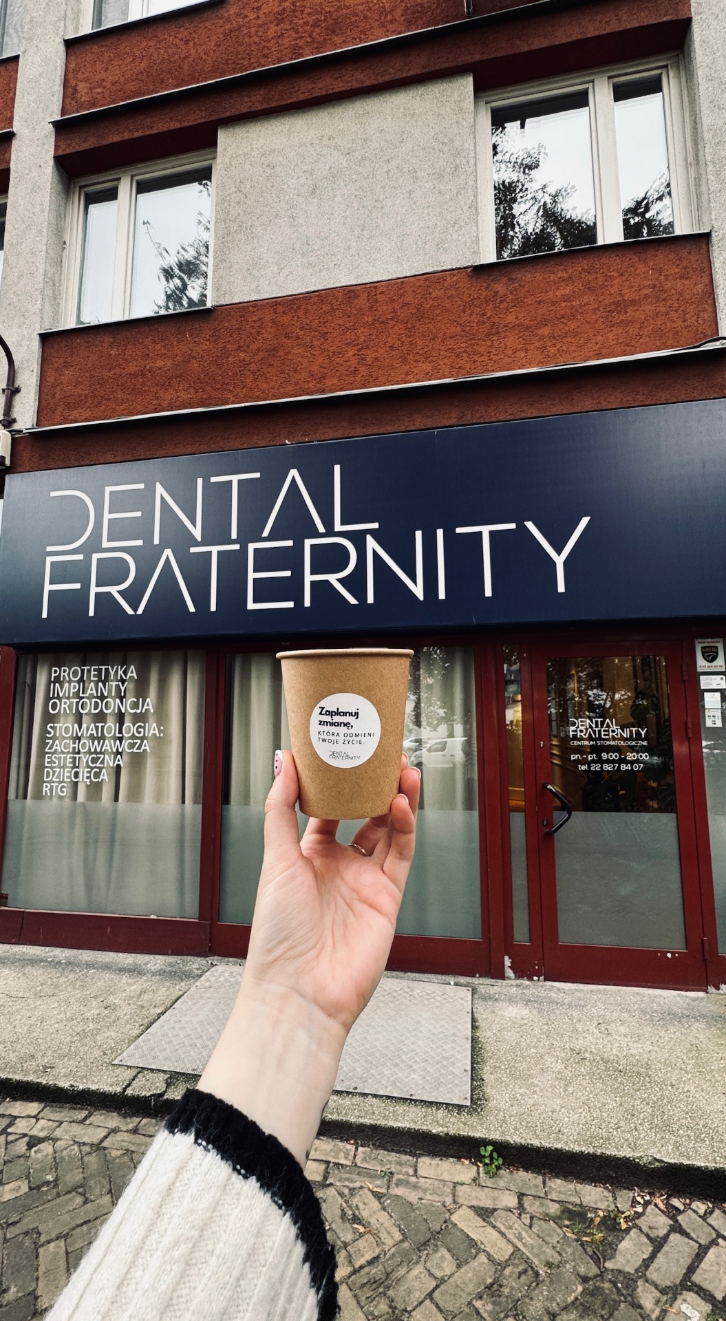 Wejście do kliniki Dental Fraternity Śródmieście